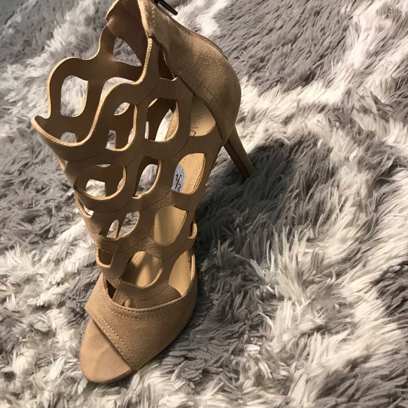 Madeline Stuart heels - Picture 3 of 6